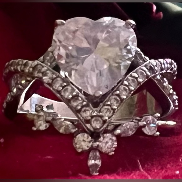 Bangkok Ratnaraj Jewelers Jewelry - BBJ .925 RATNARAJ Heart Cut CZ in Sterling Silver Setting + Band Size:8.5